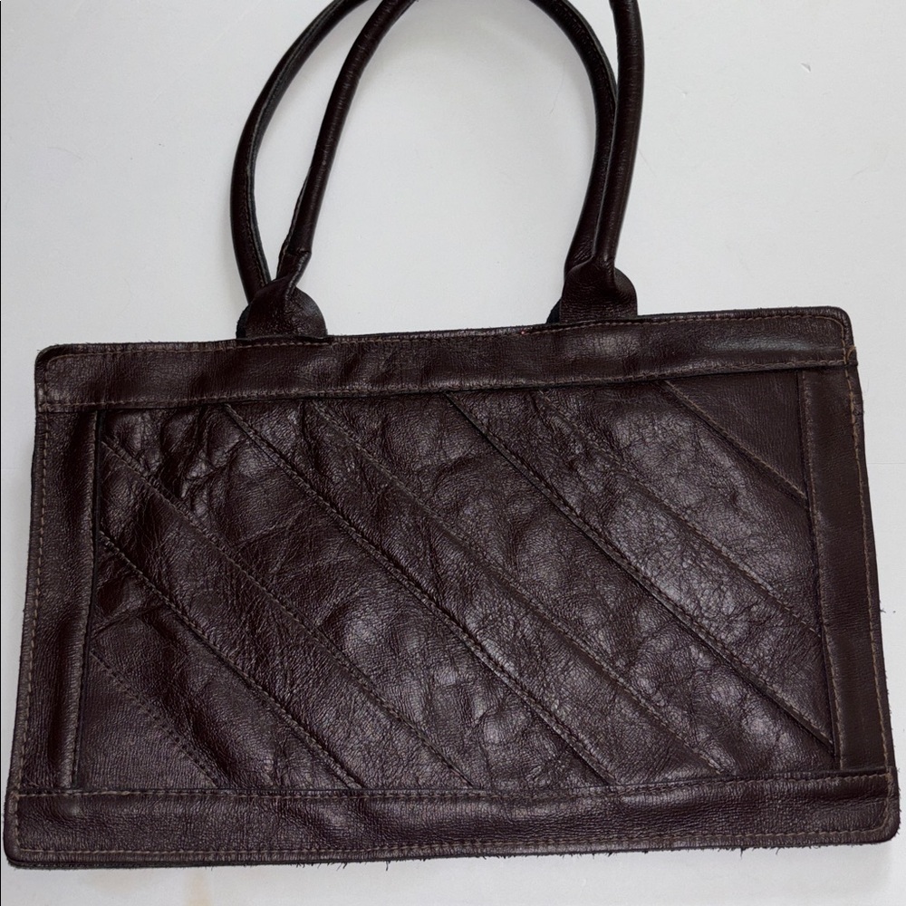 BROWN LEATHER VINTAGE HAND BAG DESIGN ON ONE SIDE ZIP MIDDLE POCKET INSIDE